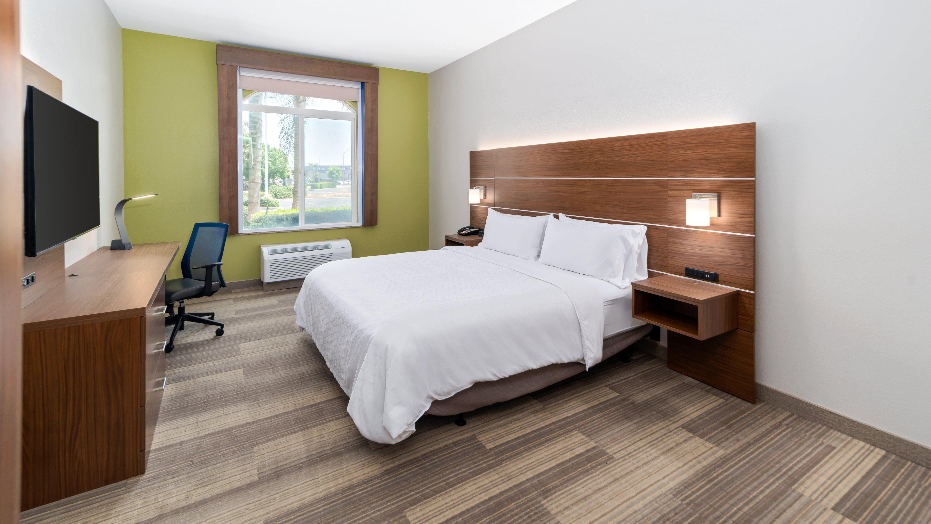 Holiday Inn Express & Suites Dinuba West By Ihg Exterior foto