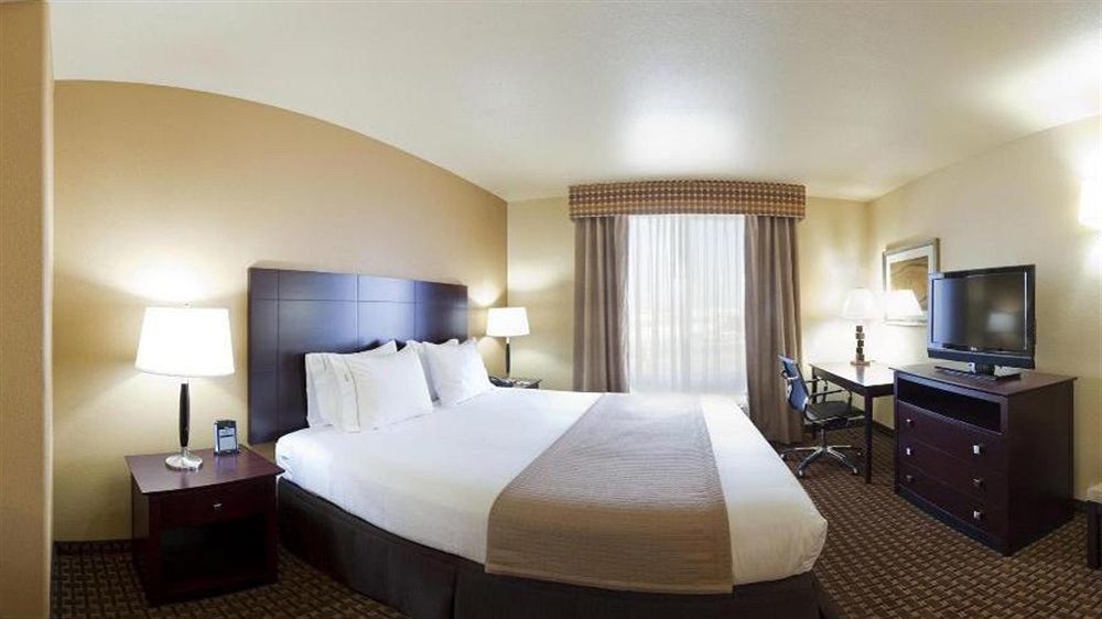 Holiday Inn Express & Suites Dinuba West By Ihg Exterior foto